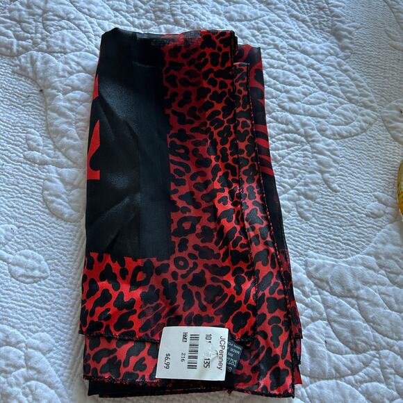 NWT Vintage JC Penney Red Black Scarf Animal Print 40 x 40 in Square Silk Feel - Picture 2 of 5